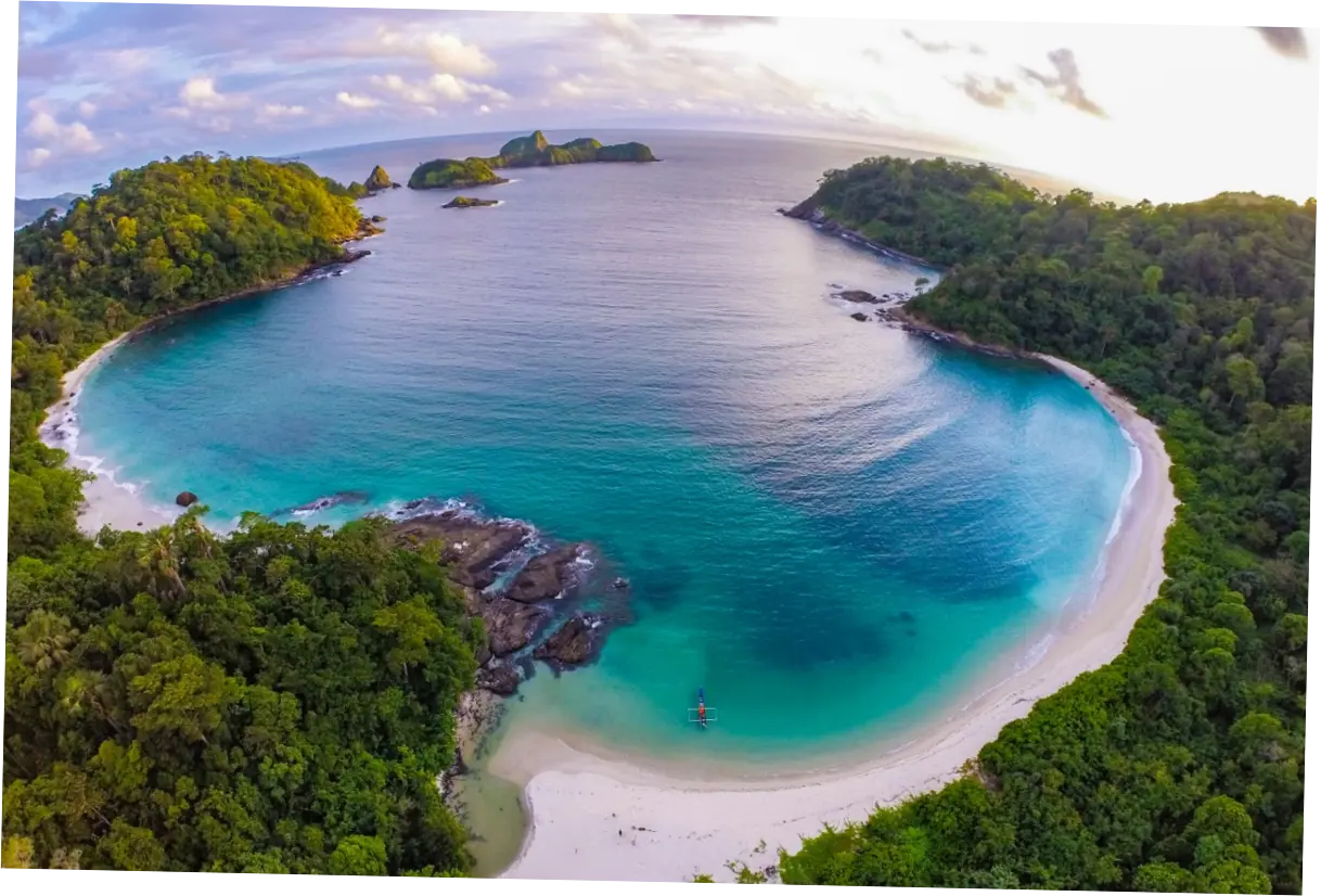 3 Rekomendasi Wisata Pantai Banyuwangi, Berselancar di Pulau Merah