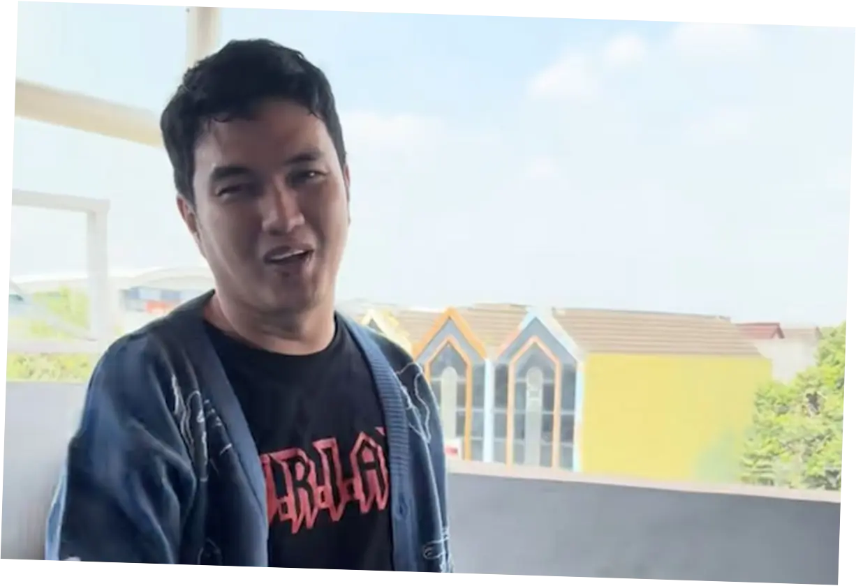 Aldi Taher dan Hobinya Mengirim Pesan ke Tokoh