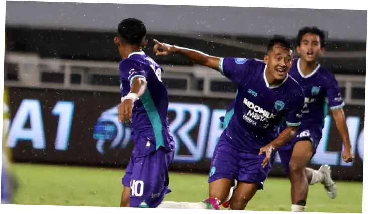 Persik Kediri vs Persita Tangerang: Macan Putih Benahi Lini Pertahanan