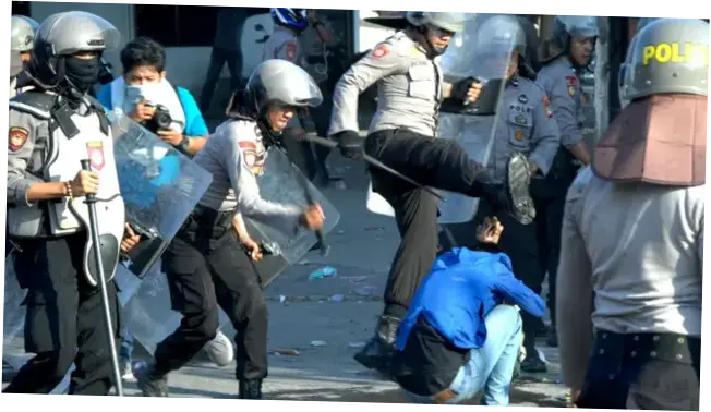 Polisi Tangkap 6 Peserta Demonstrasi di Kantor Gubernur Aceh, 2 Harus Dirawat Medis