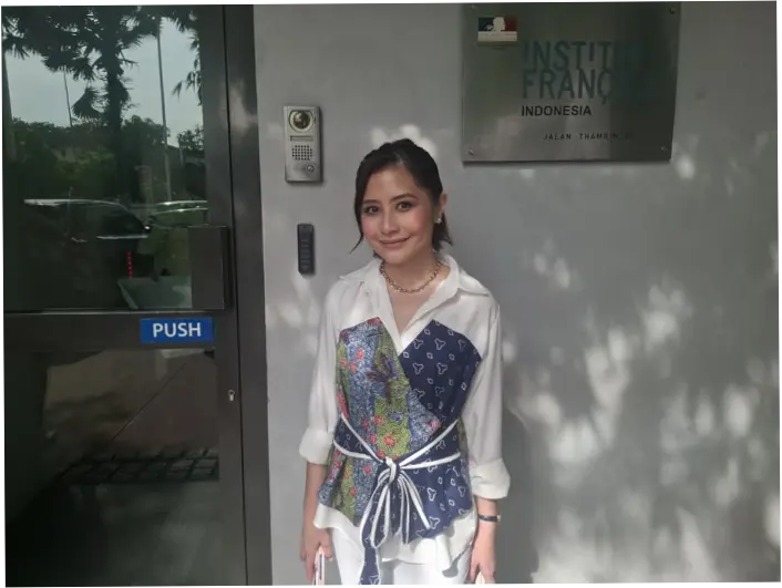 Prilly Latuconsina Jadi Pocong di Film Holy Crowd, Pengalaman Berbeda