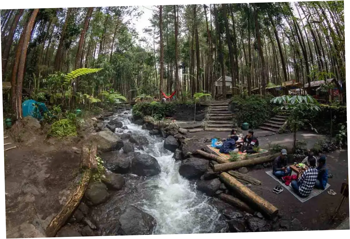 Rekomendasi Wisata Lumajang, Relaksasi di Kali Pinusan Poncosumo