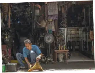 4 Pasar Loak di Jakarta untuk Berburu Barang Jadul, Taman Puring Pusat Koleksi Retro
