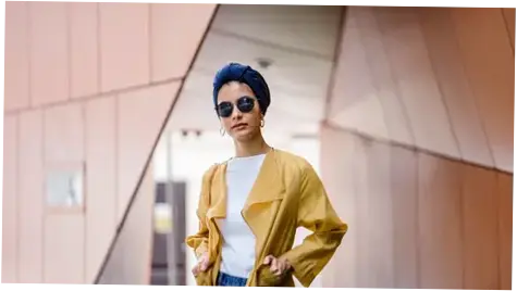4 Tips Padu Padan Baju Berlapis Agar Tetap Adem Saat Cuaca Panas
