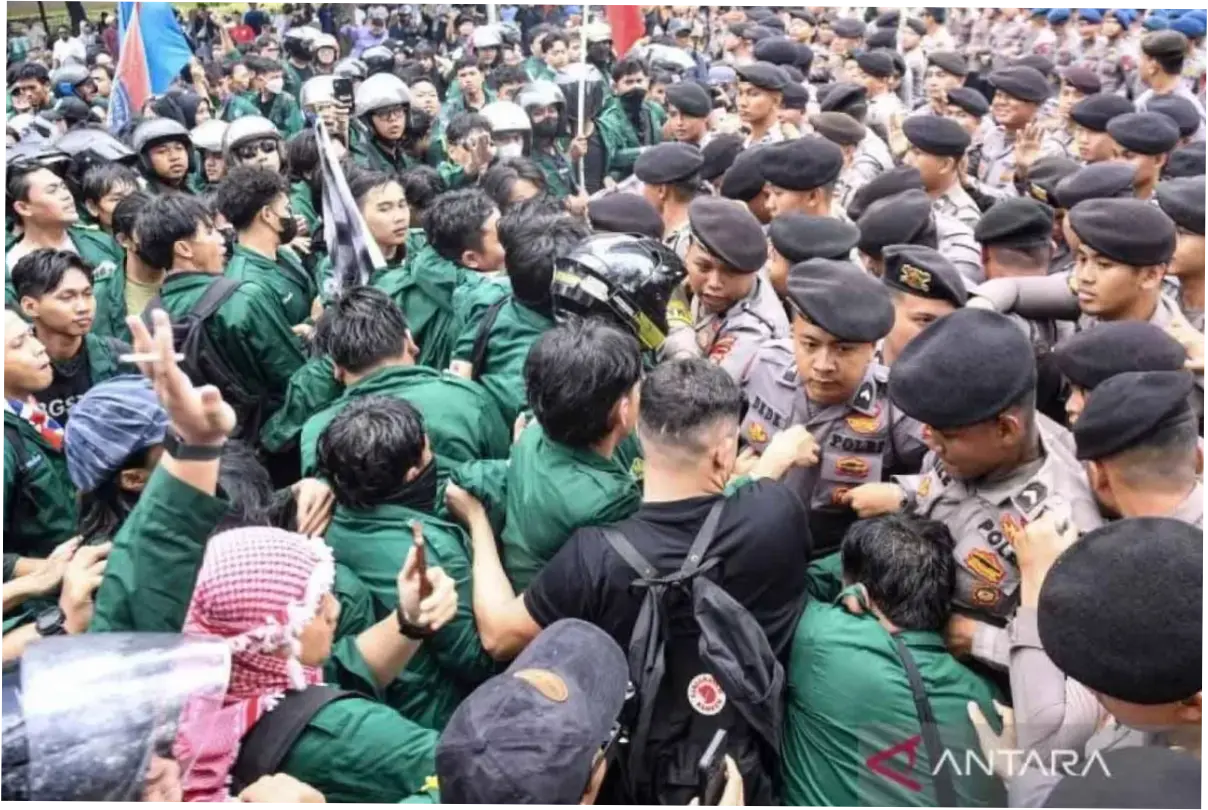 Demonstrasi Mahasiswa Berisiko Reformasi Jilid 2, Kemiskinan Disentil