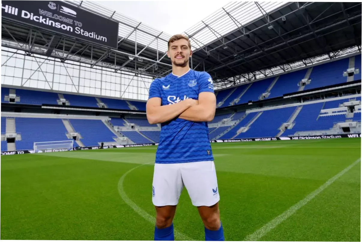 Disebut Punya Darah Keturunan Malaysia, Pemain Everton: Tidak Ada