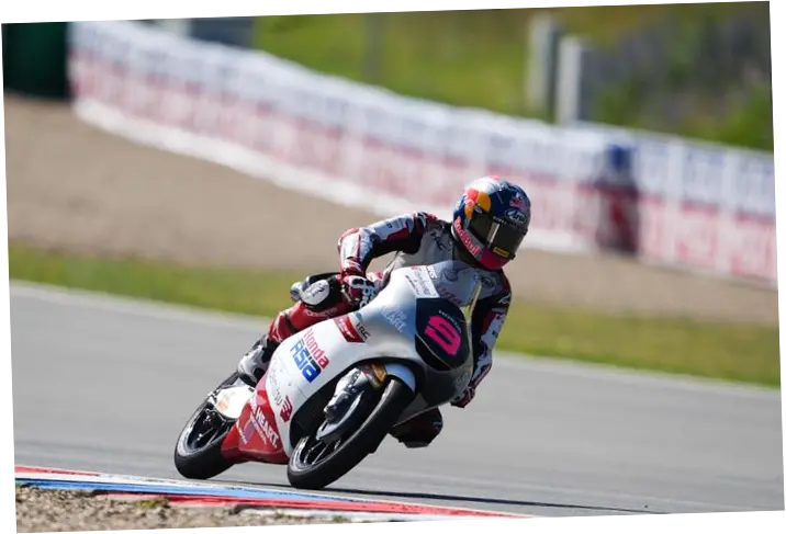 Hasil Moto3 Ceko 2026: Veda Ega Pratama Posisi 5, Hakim Danish Juara