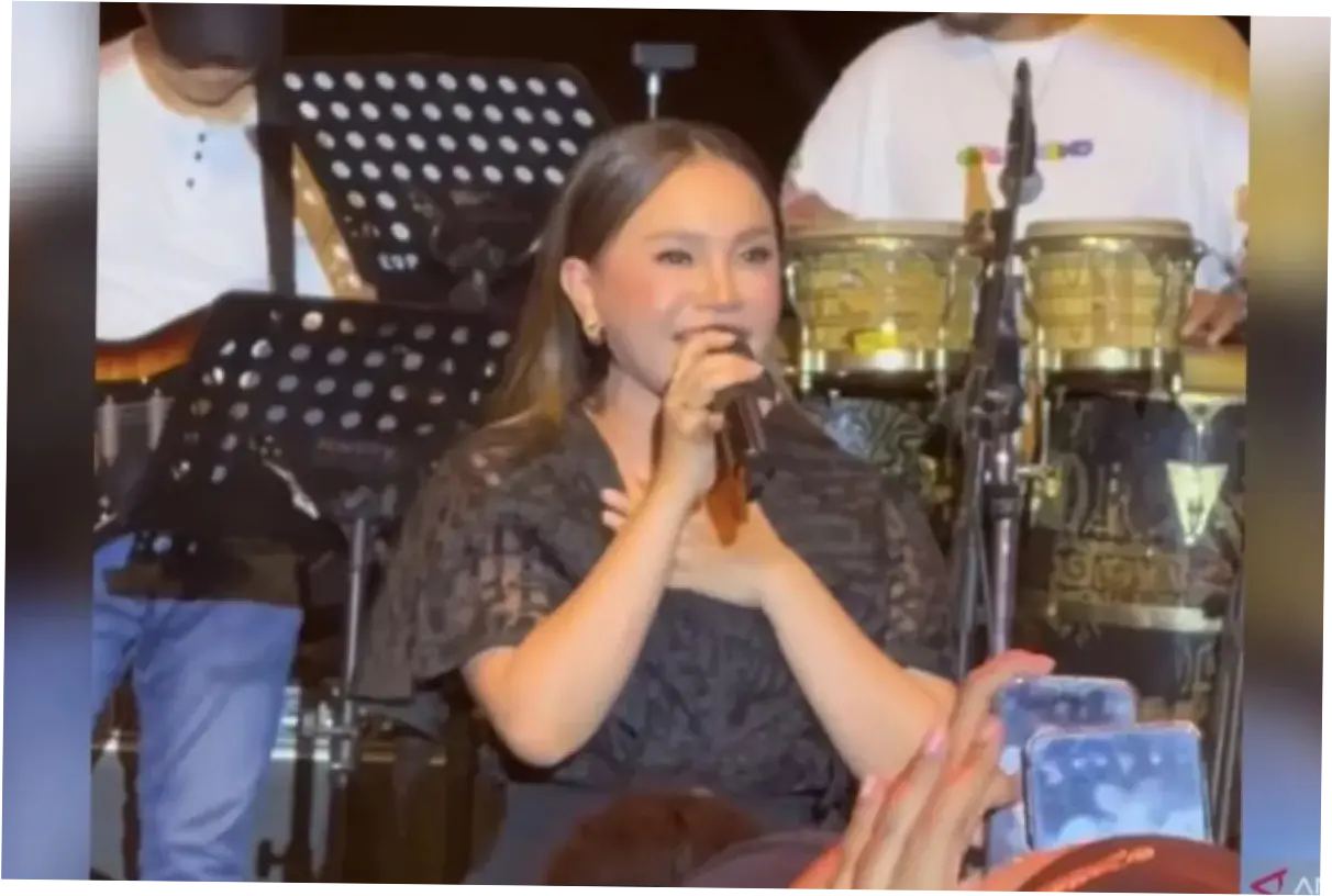 Rossa Ambil Rapor Anak, Sekolah Berubah Jadi Konser Dadakan