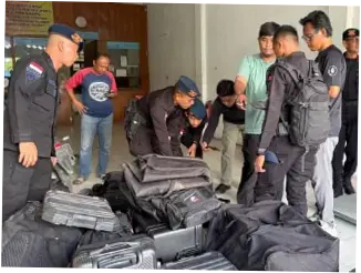 Warga Dilarang Masuk Lokasi Ledakan Bom PD II di Biak, Masih Ditemukan Granat Aktif