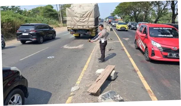 Kecelakaan Maut di Pantura Indramayu, Korban Meninggal Jadi 12 Orang